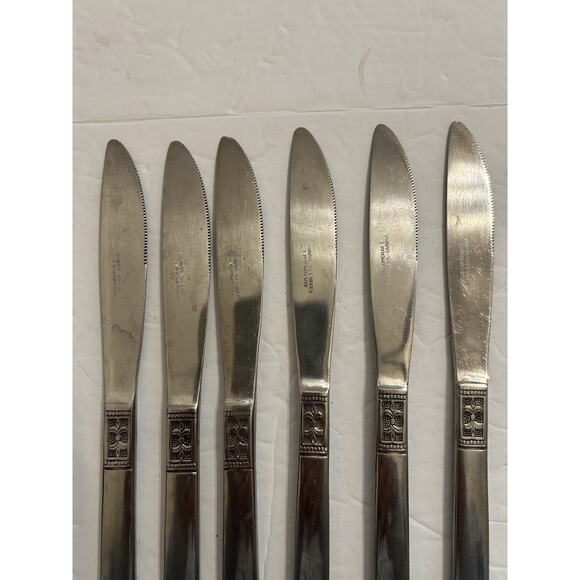 Vintage Customcraft Fluer De Lis Set Of 6 Dinner Knives Stainless Flatware CUS3 - Picture 5 of 10